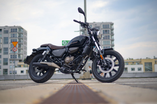 QJMOTOR SRV 125 – STYL, MOC I CHARAKTER W JEDNYM